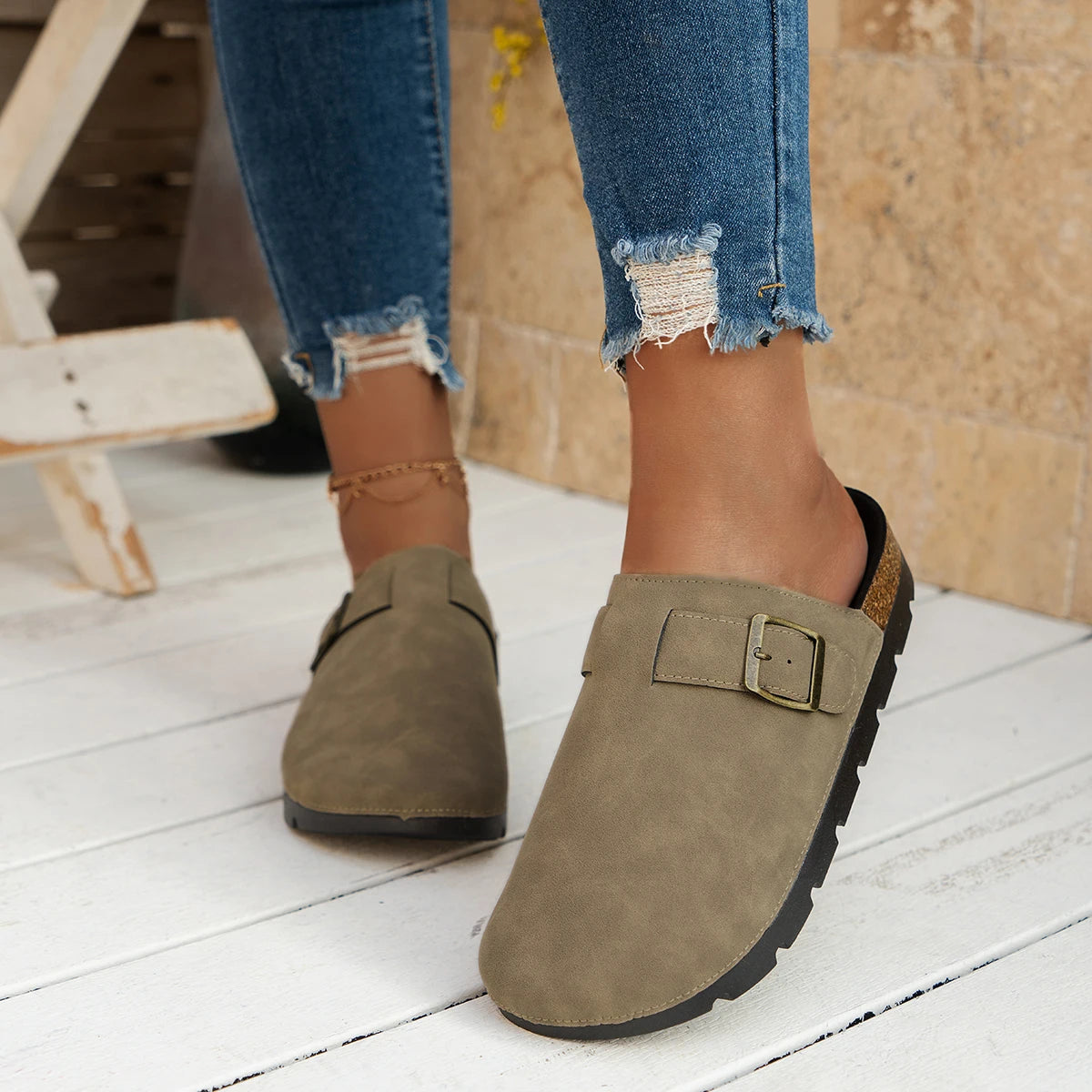 Women's Fashionable Casual Home Shoes, Comfortable Indoor and Outdoor Slip-On Slippers That Can Be Worn in All Seasons
