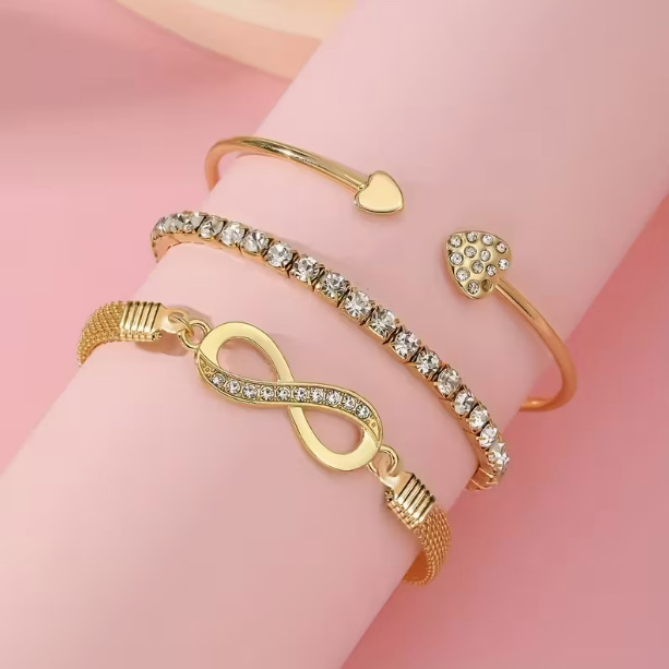 Lumière Trio Bracelet Set close-up on white plate
